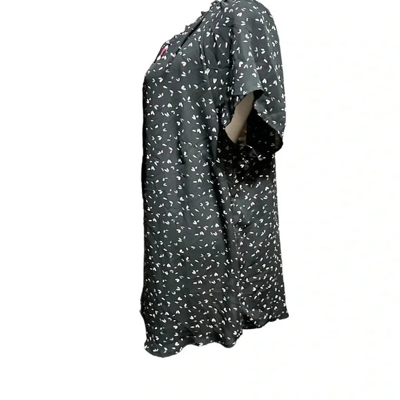 Croft & Barrow women's 1X black with pink sheer hearts short sleeve blouse - Picture 2 of 5